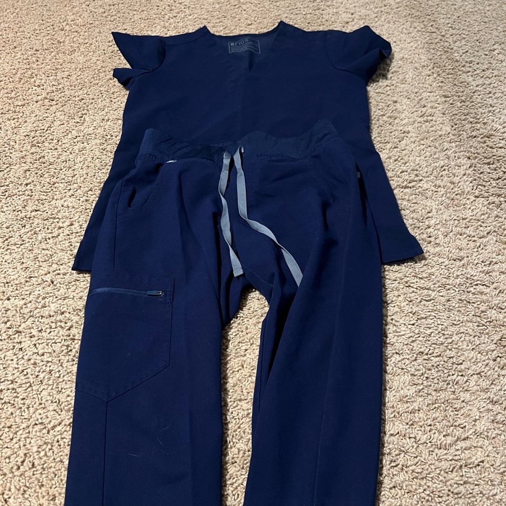 Women’s XS Figs scrubs, navy